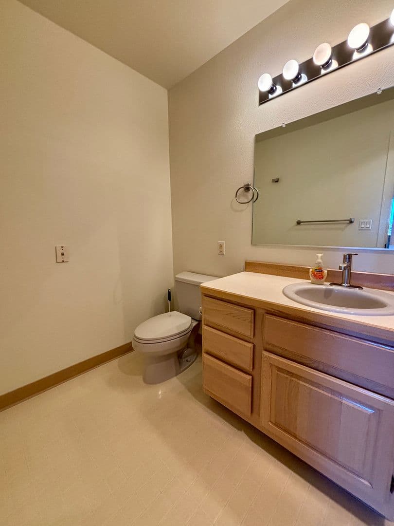 Helena Apartment: 1701 Prospect Ave. - Vista Square Apartments