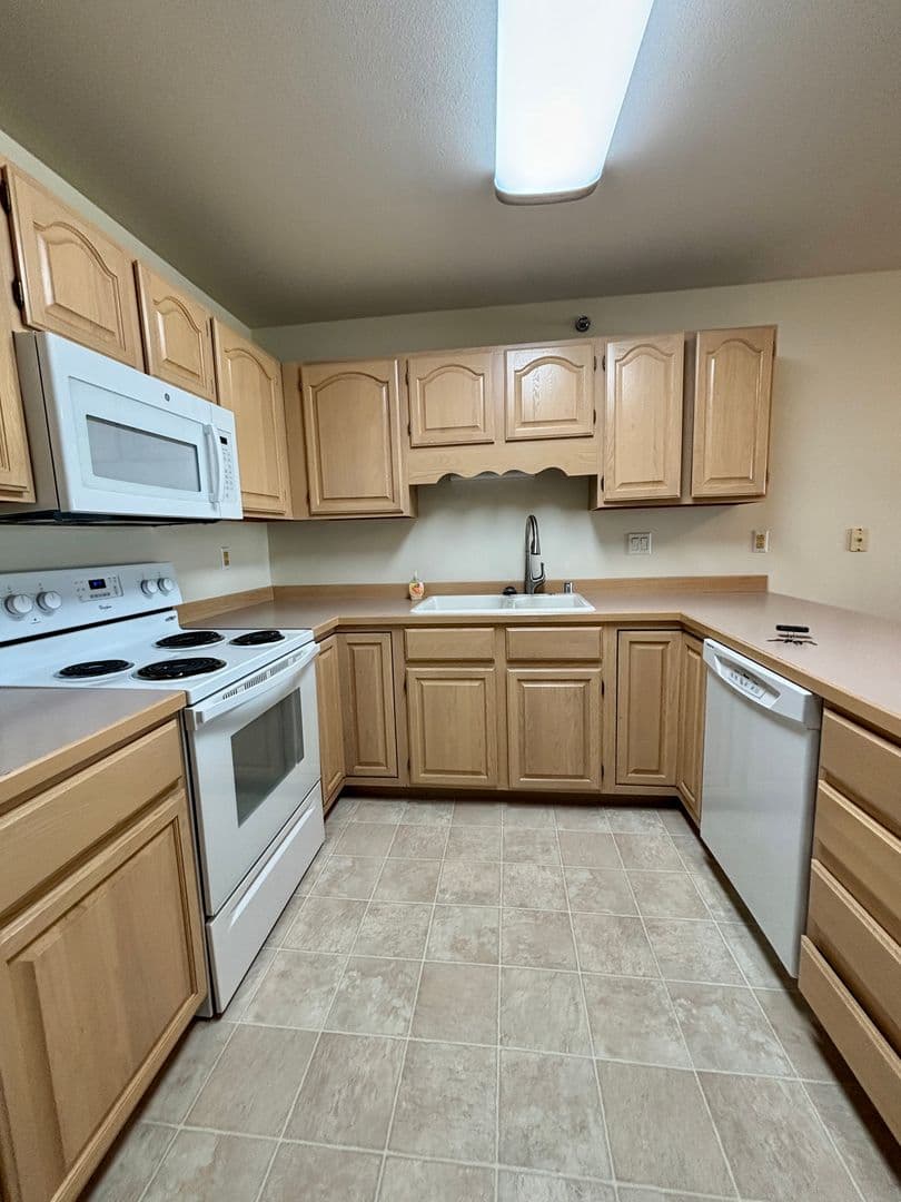 Helena Apartment: 1701 Prospect Ave. - Vista Square Apartments
