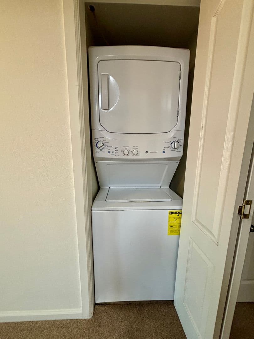 Helena Apartment: 1701 Prospect Ave. - Vista Square Apartments