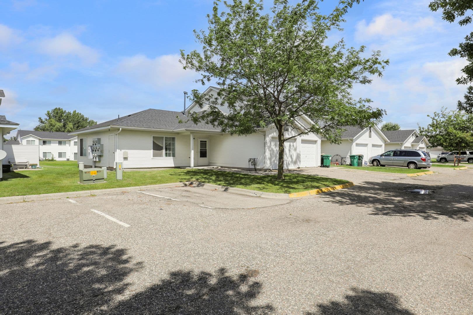 GLENCOE Apartment: 2401 14TH ST E