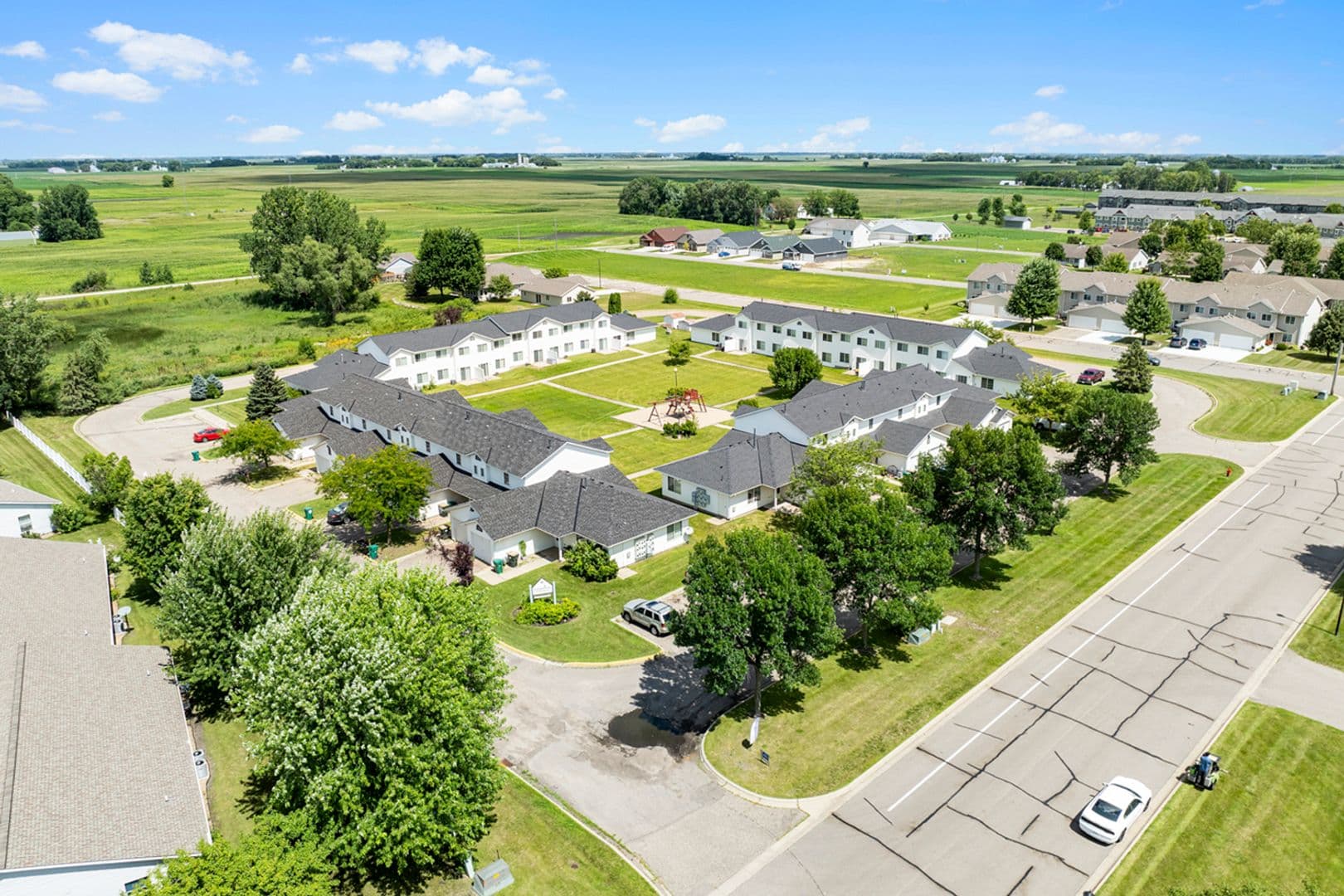 GLENCOE Apartment: 2401 14TH ST E