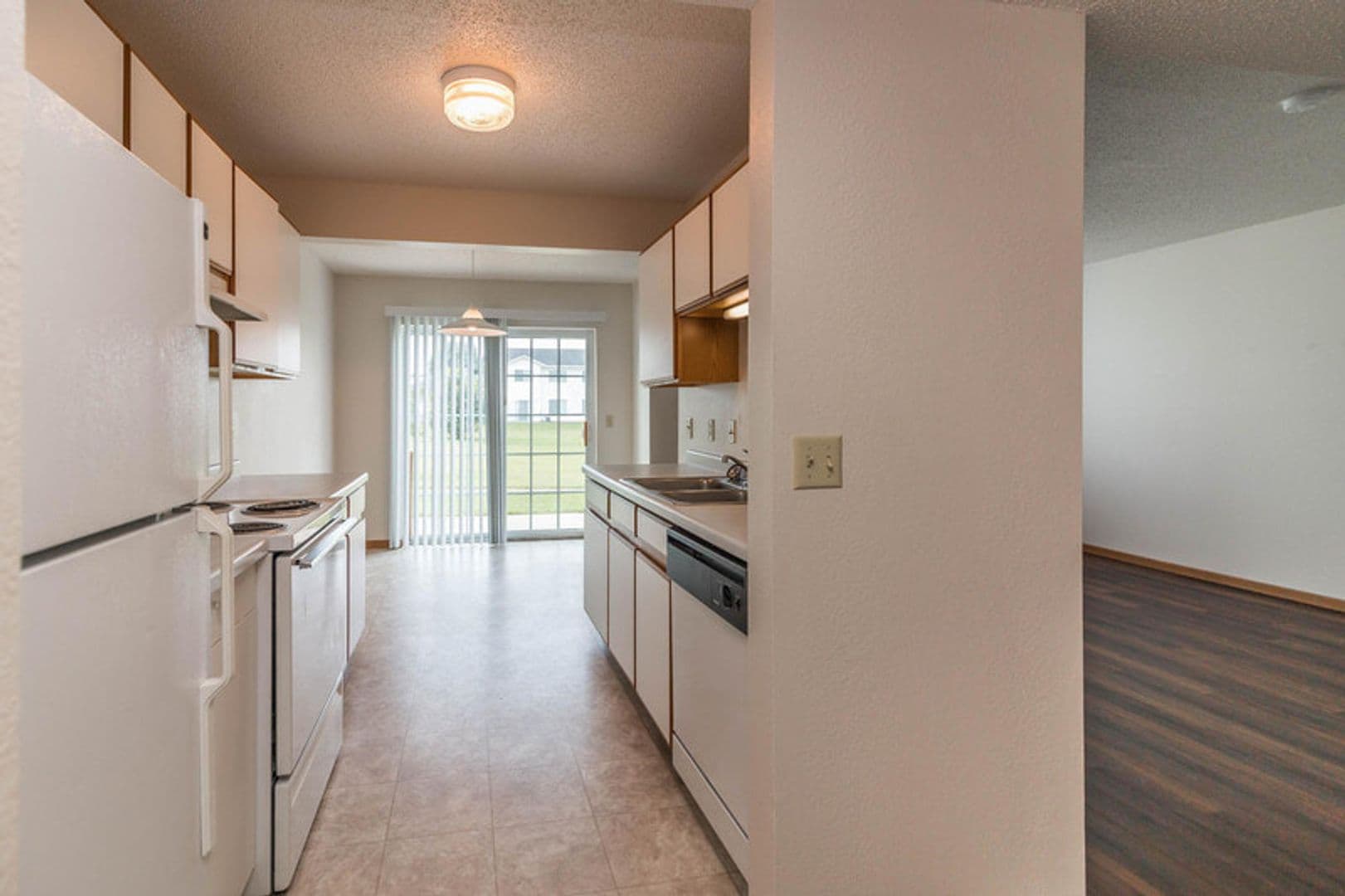 GLENCOE Apartment: 2401 14TH ST E