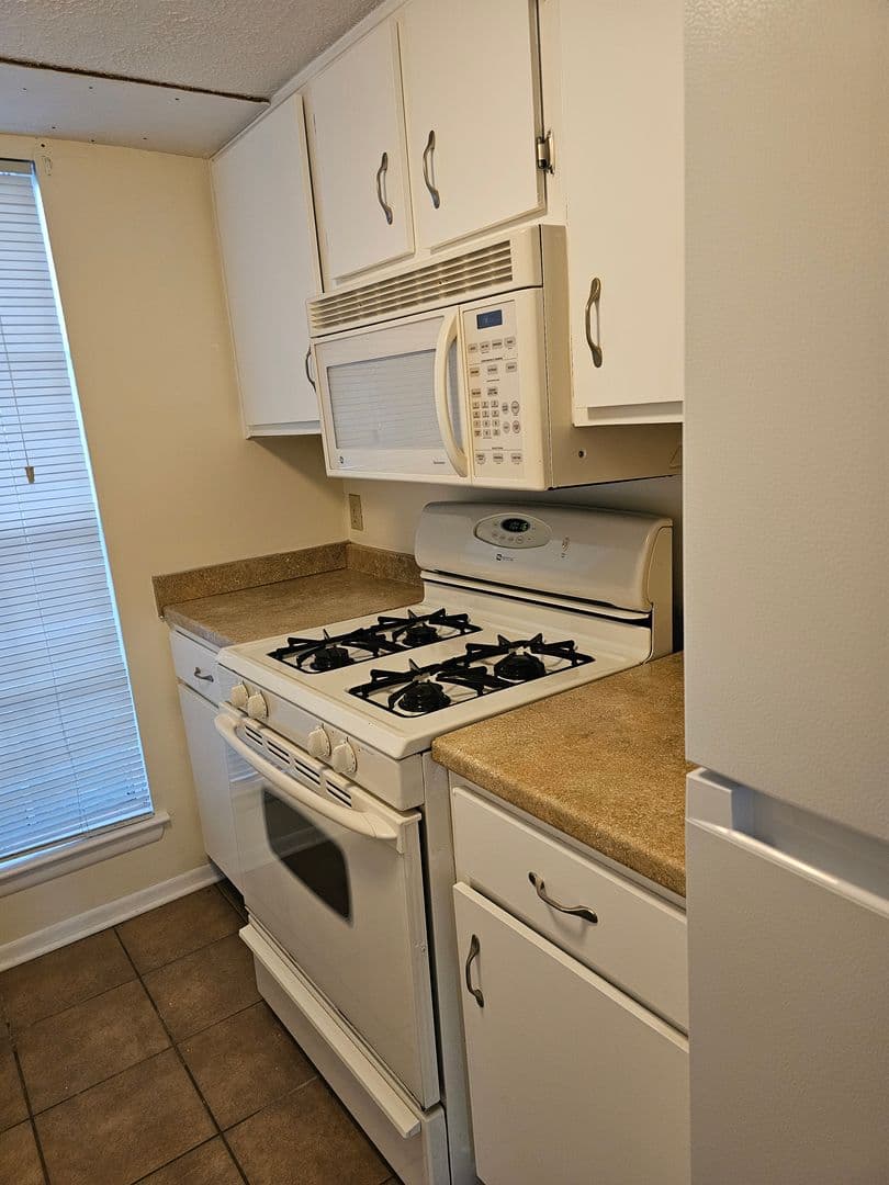 Savannah House: 59 Knollwood Circle