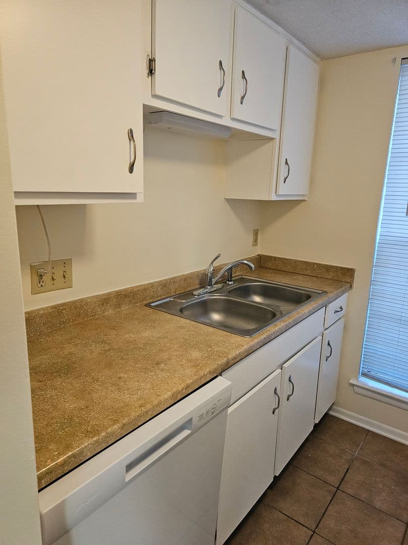 Savannah House: 59 Knollwood Circle