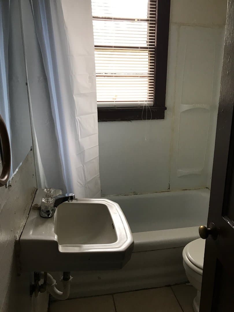 Savannah House: 205 1/2 West 61st St.