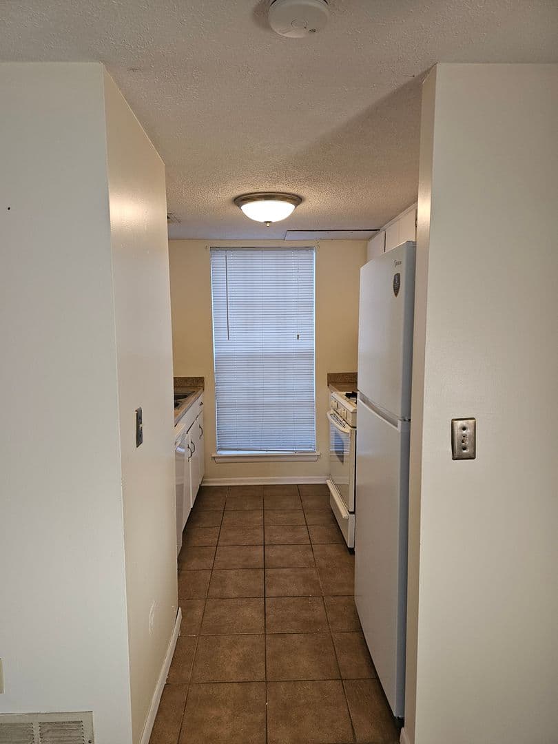 Savannah House: 59 Knollwood Circle