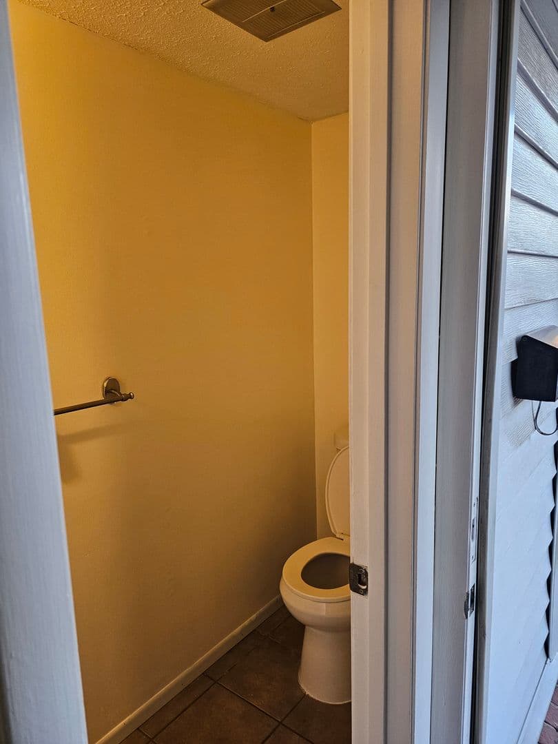 Savannah House: 59 Knollwood Circle