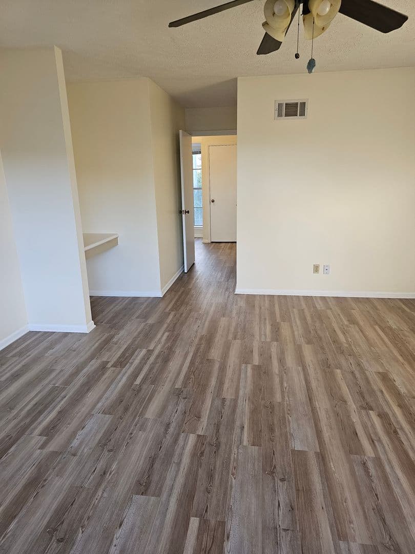 Savannah House: 59 Knollwood Circle