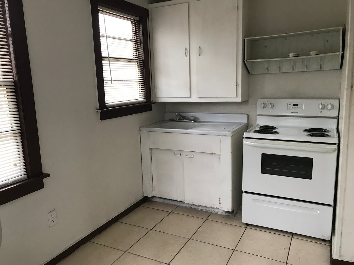 Savannah House: 205 1/2 West 61st St.
