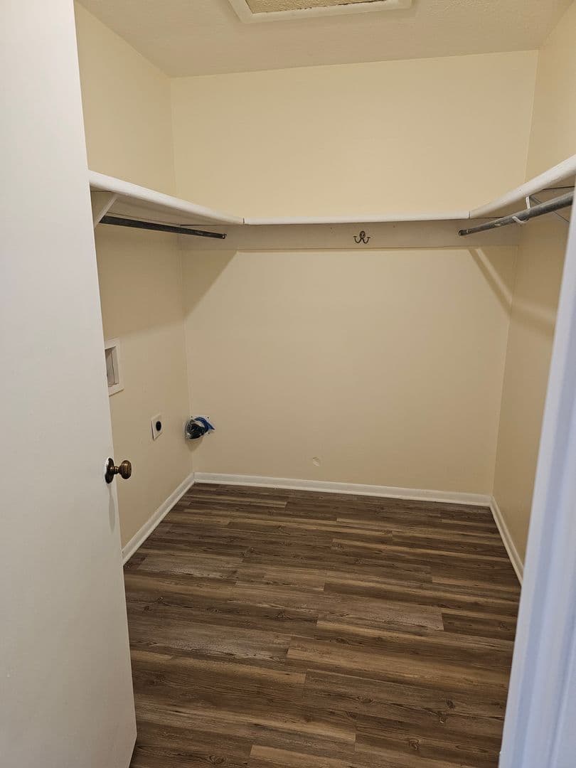 Savannah House: 59 Knollwood Circle