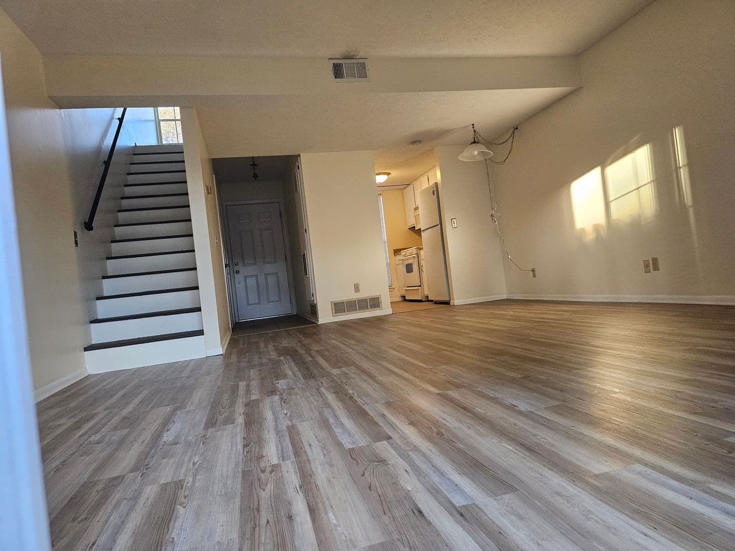 Savannah House: 59 Knollwood Circle