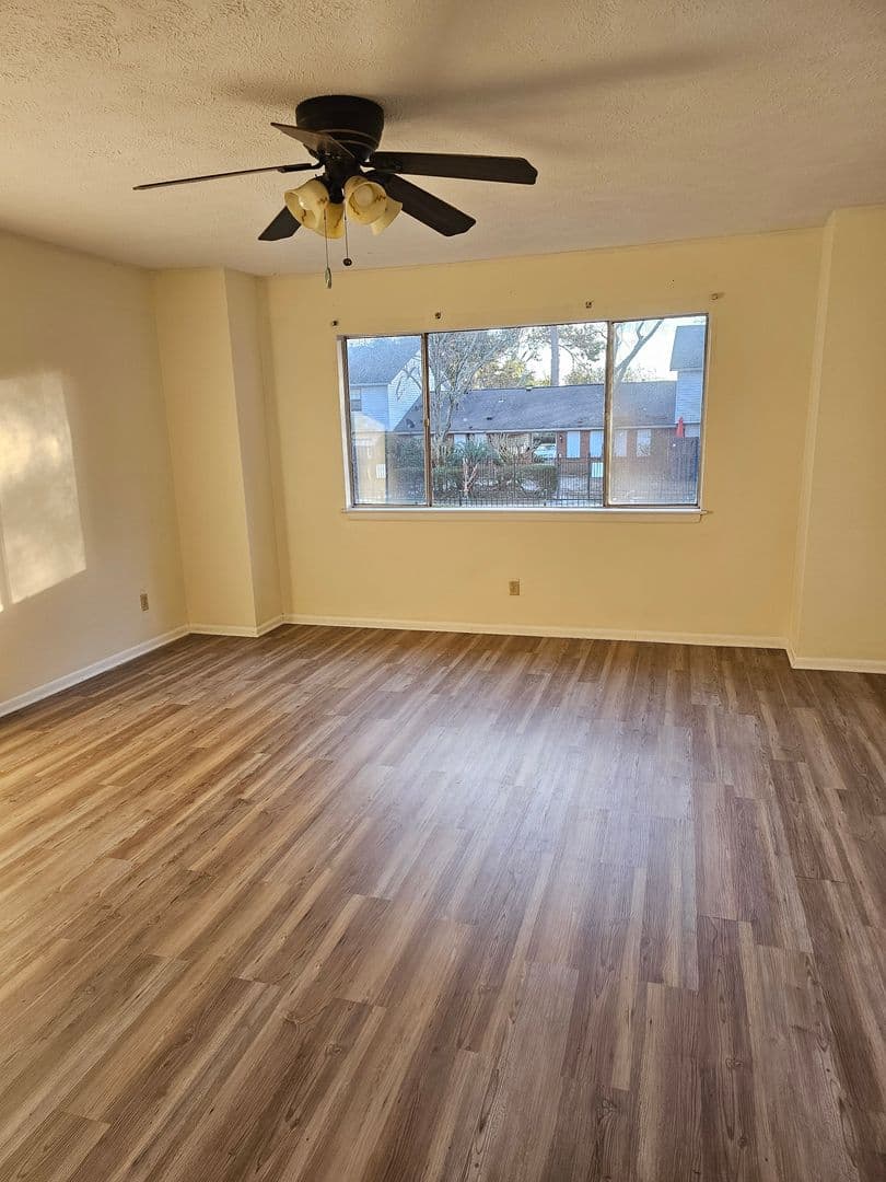 Savannah House: 59 Knollwood Circle