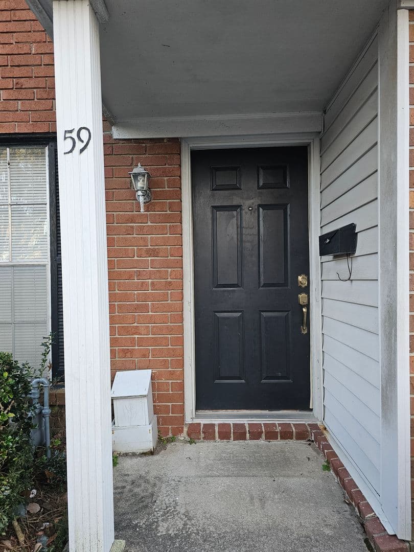 Savannah House: 59 Knollwood Circle