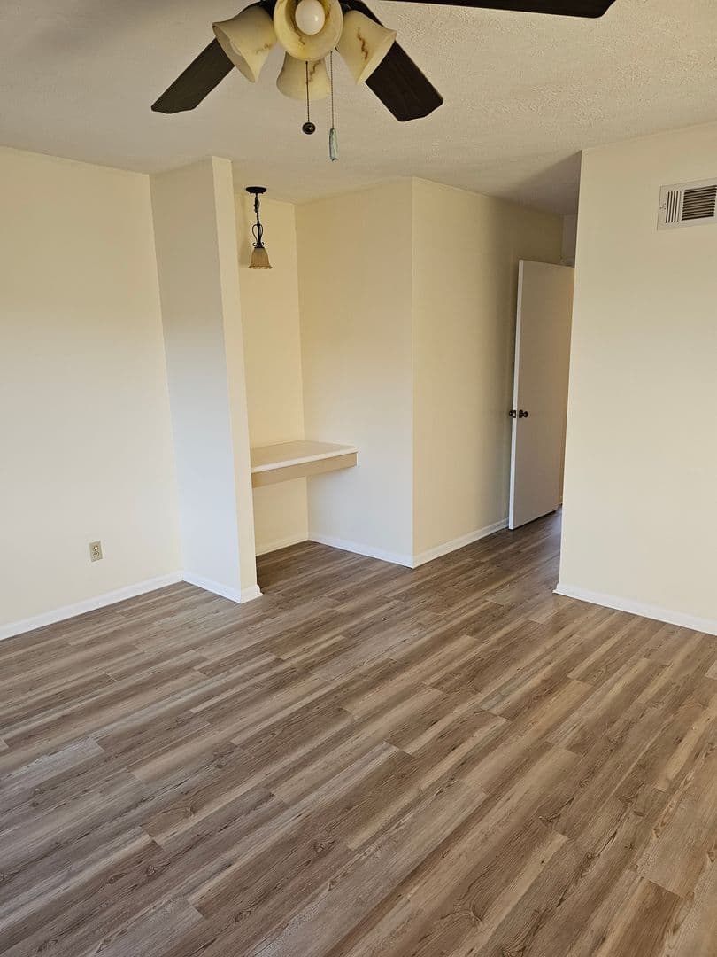 Savannah House: 59 Knollwood Circle