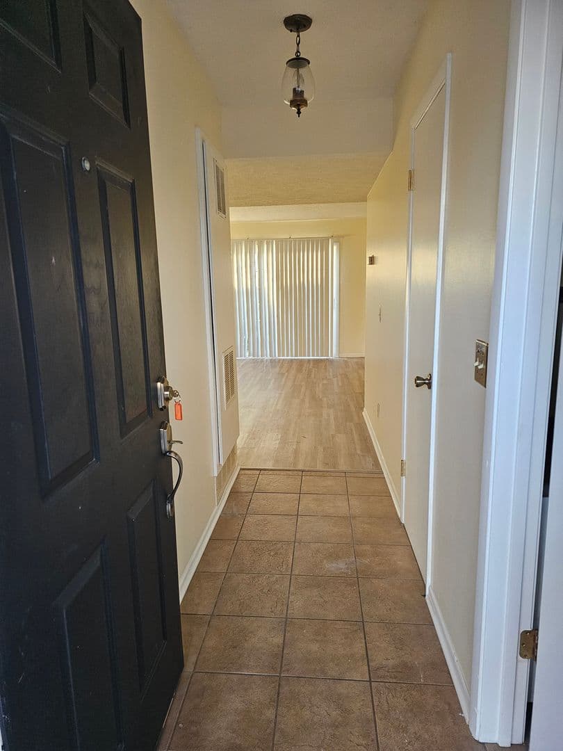 Savannah House: 59 Knollwood Circle