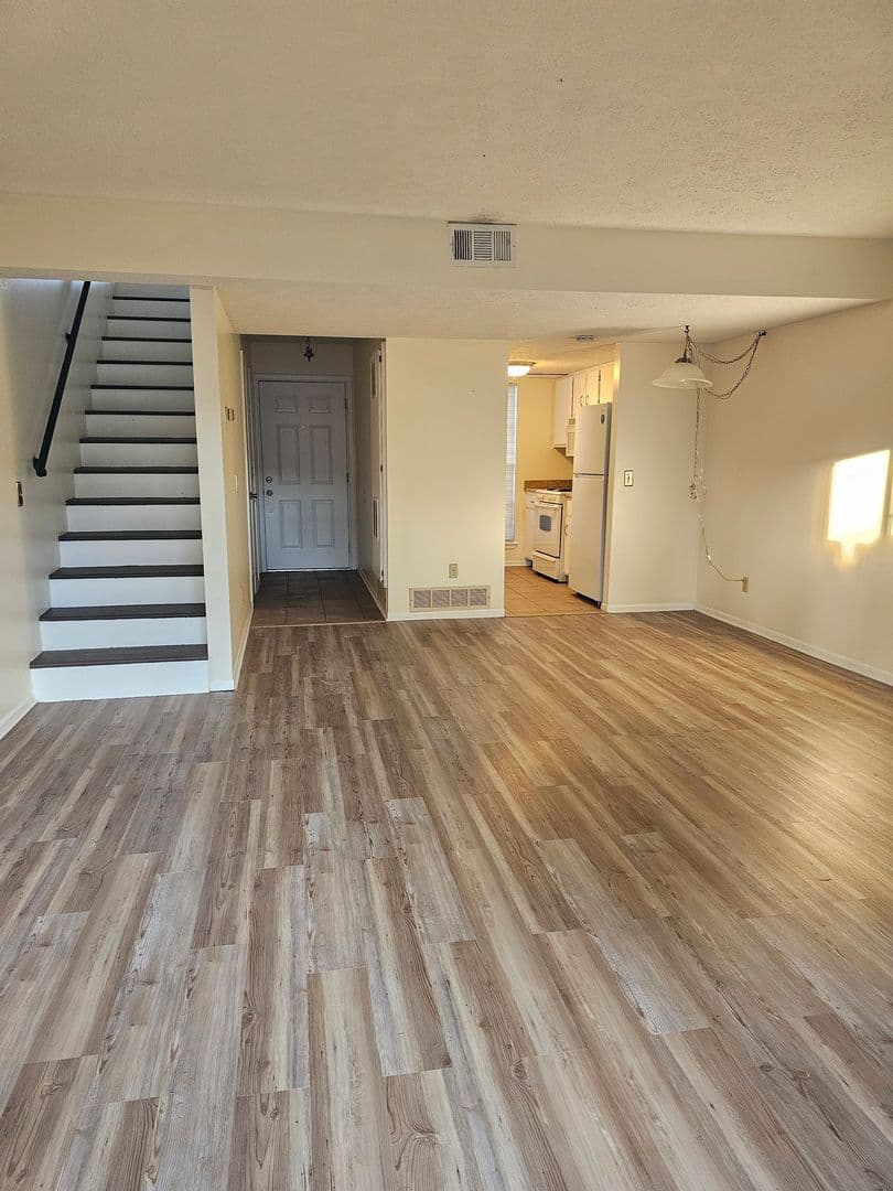 Savannah House: 59 Knollwood Circle