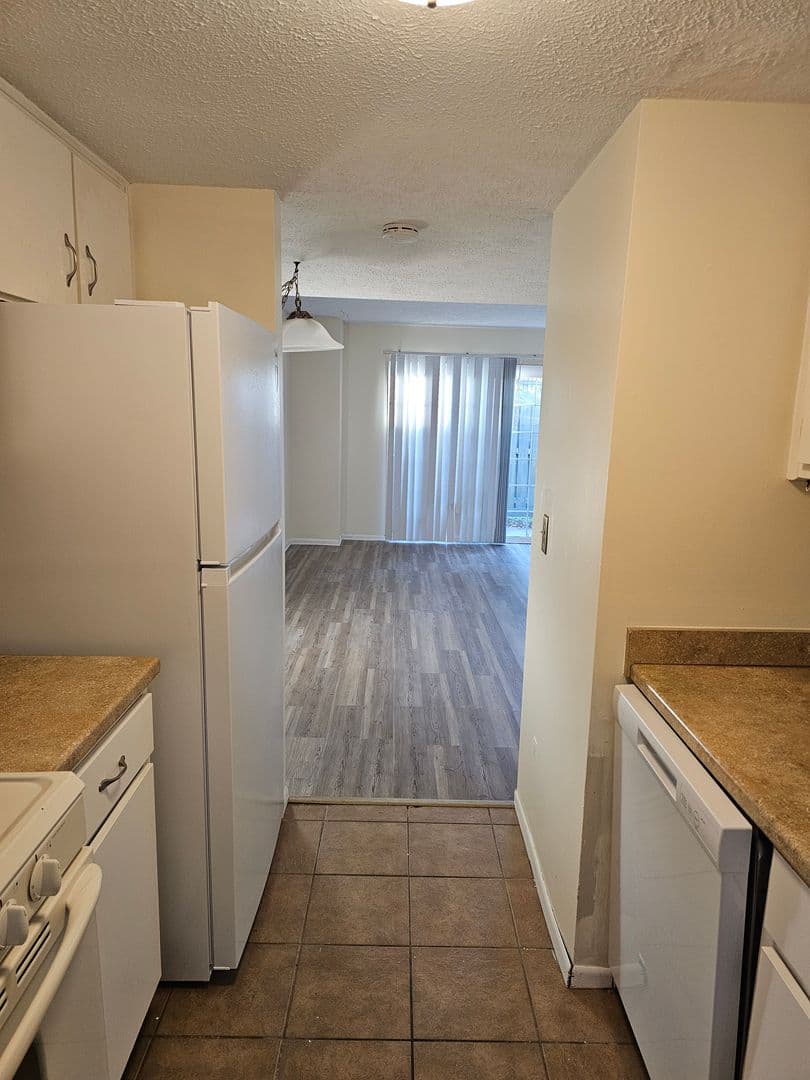 Savannah House: 59 Knollwood Circle