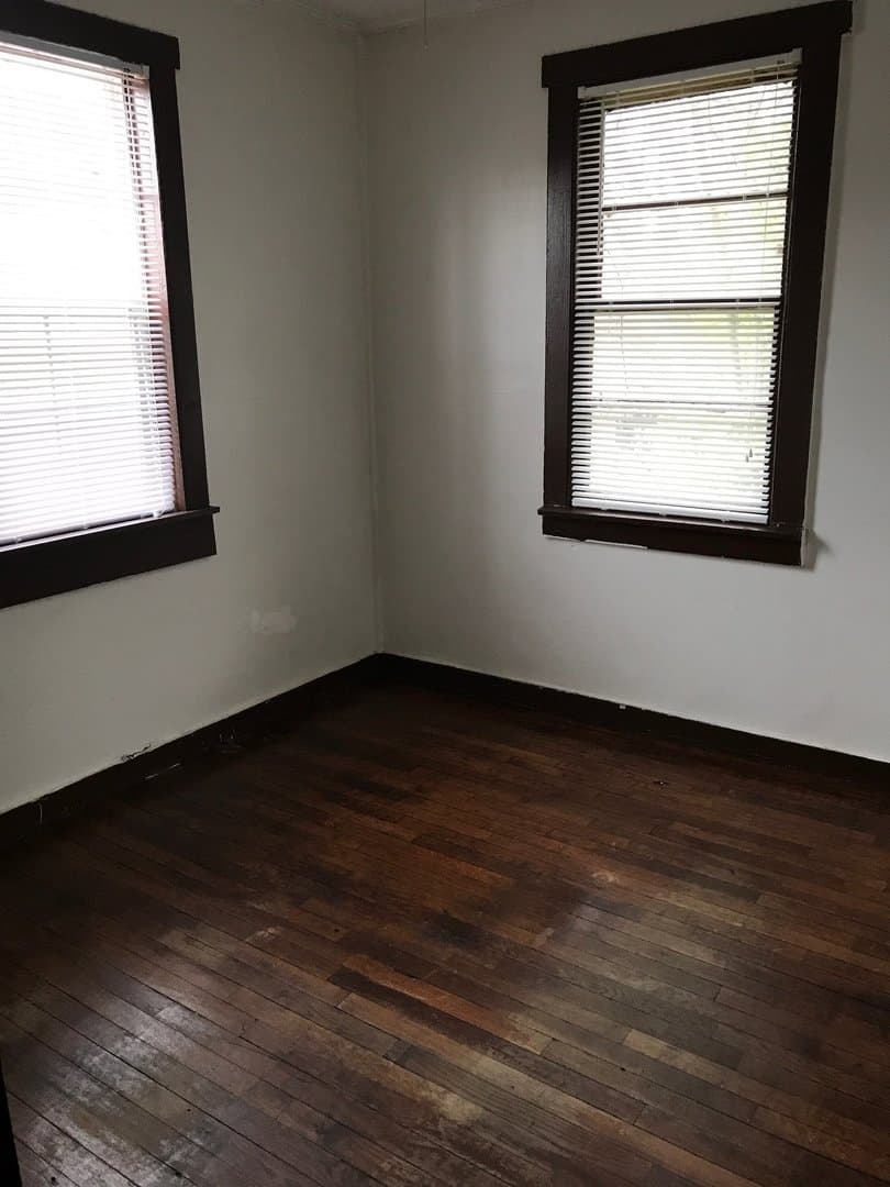 Savannah House: 205 1/2 West 61st St.