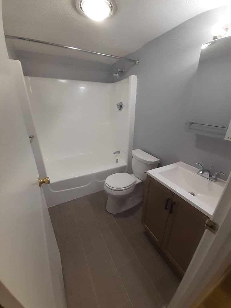 PROVIDENCE Apartment: 9-11 ALUMNI AVE/331 HOPE ST.