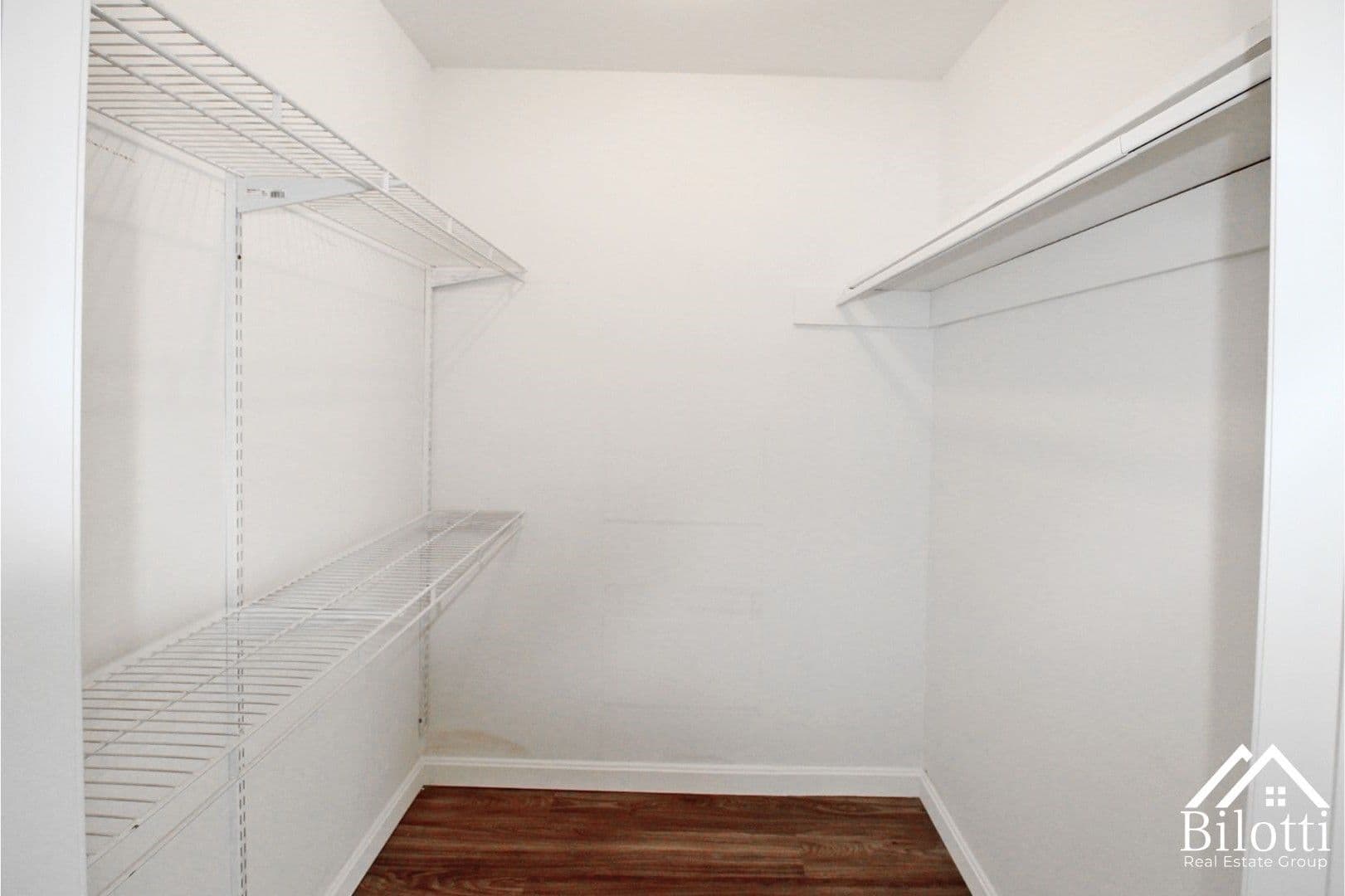 Cranston Apartment: 941 Dyer Avenue