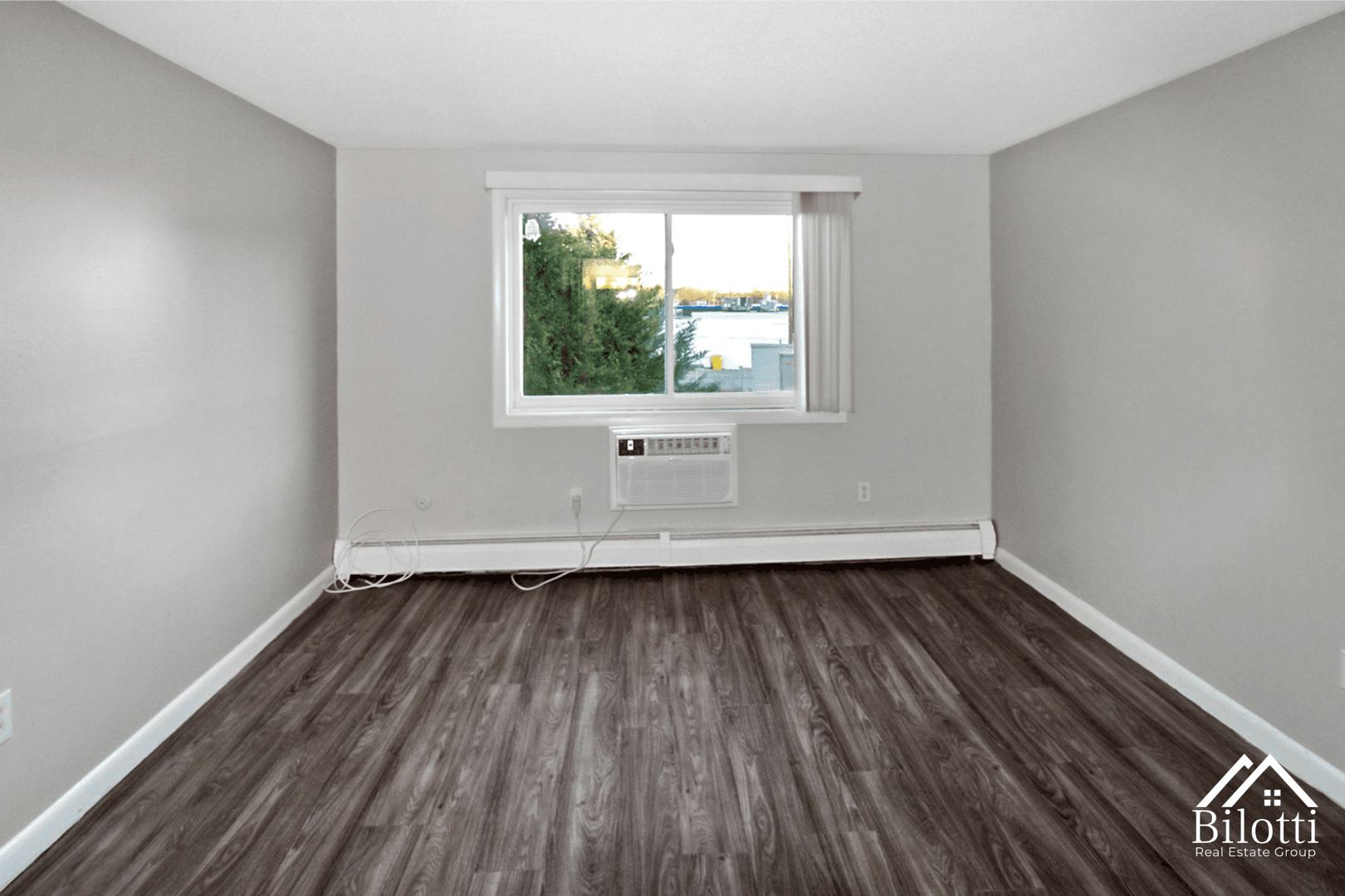 Cranston Apartment: 941 Dyer Avenue