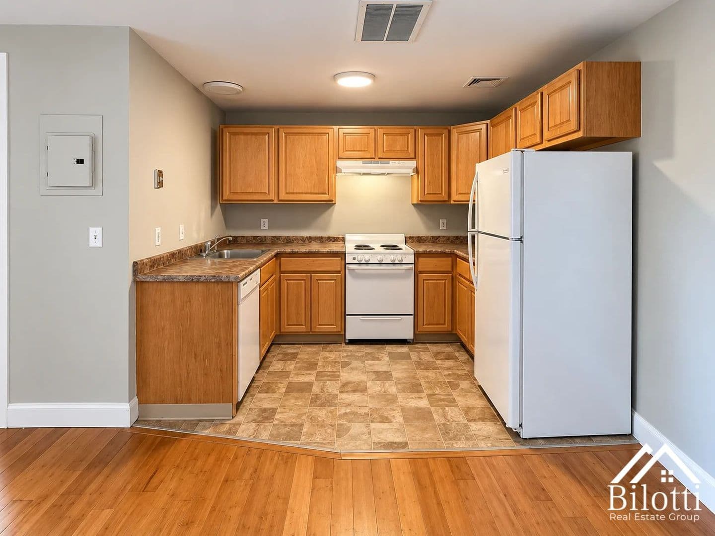 Fall River Apartment: 859 Pine Street