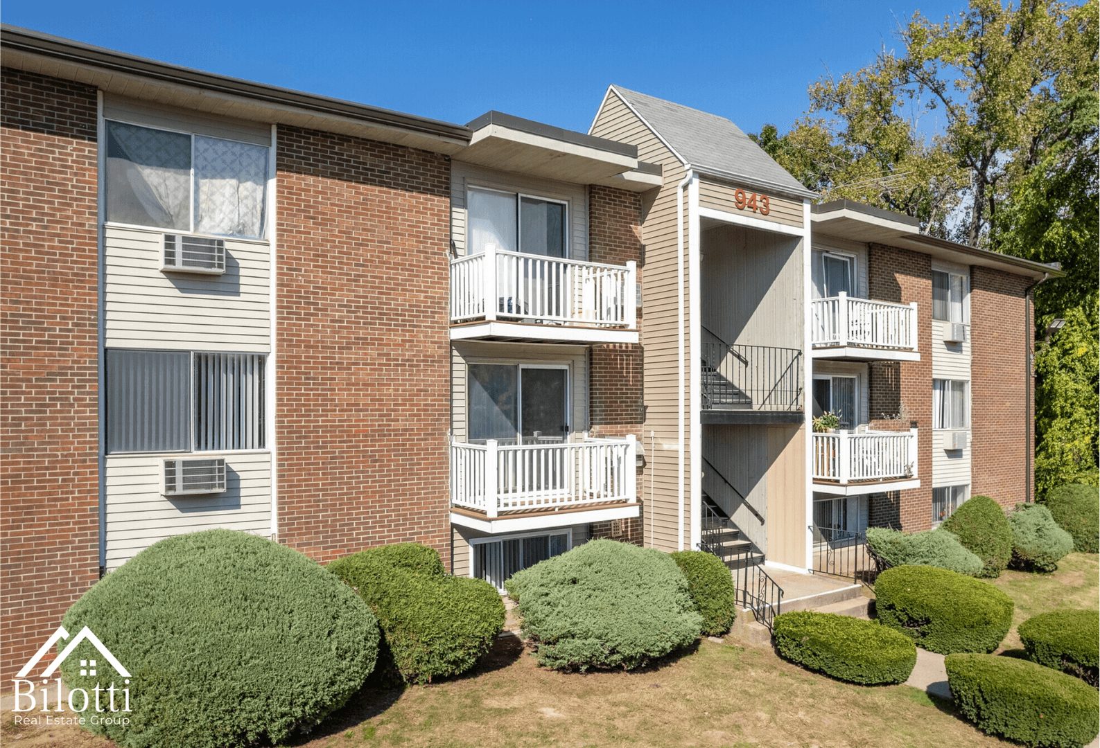 Cranston Apartment: 941 Dyer Avenue