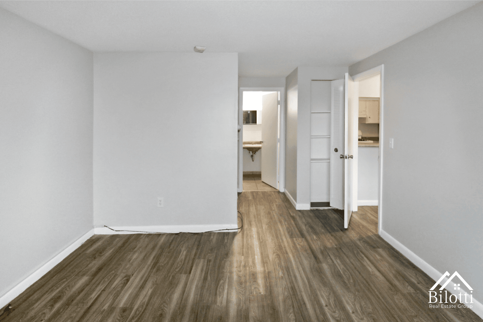 Cranston Apartment: 941 Dyer Avenue