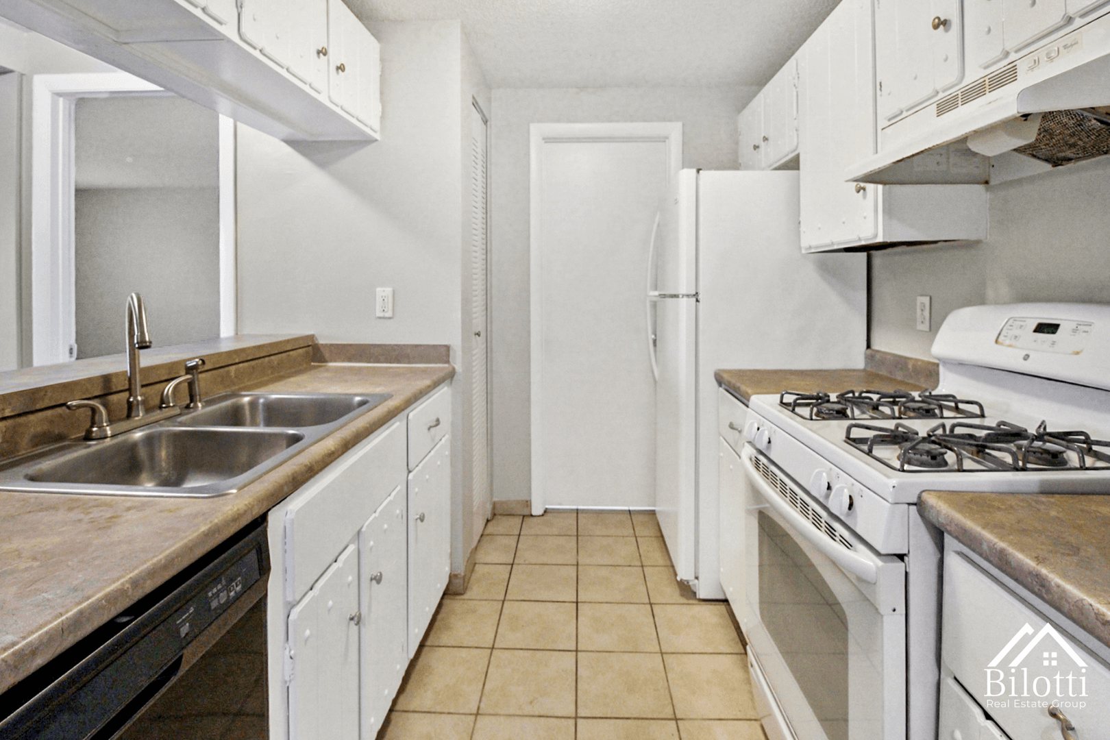Cranston Apartment: 941 Dyer Avenue