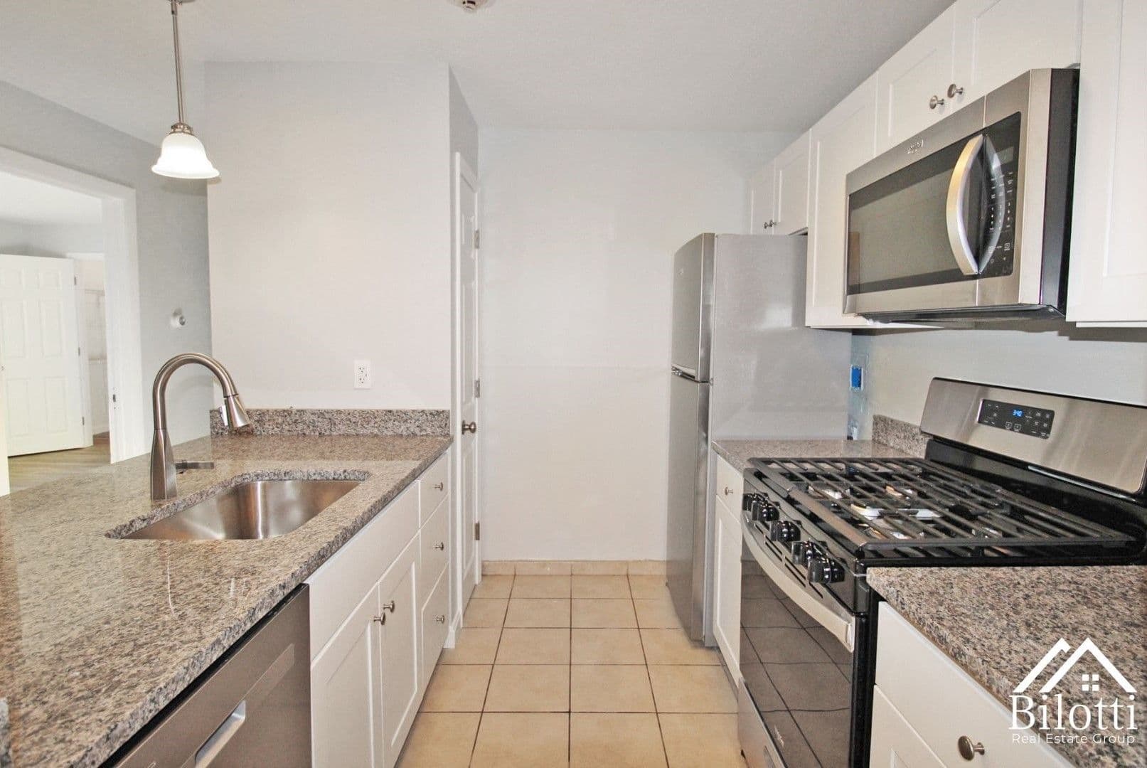 Cranston Apartment: 941 Dyer Avenue