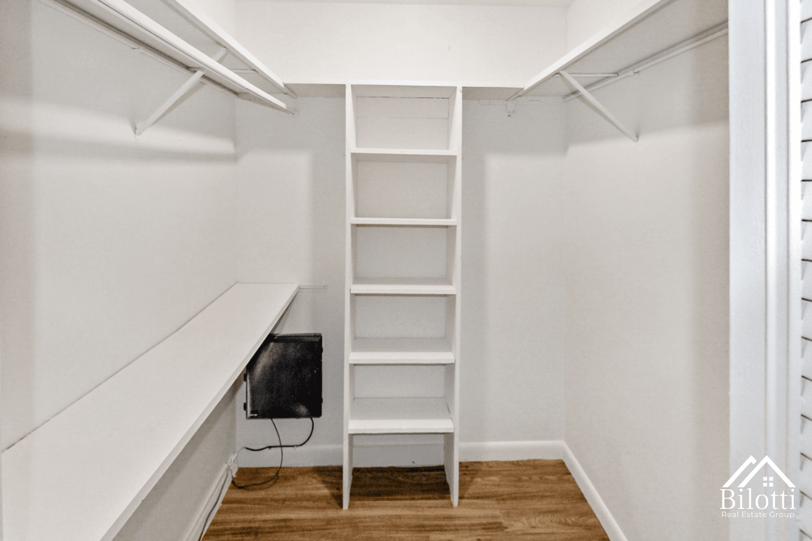 Cranston Apartment: 941 Dyer Avenue