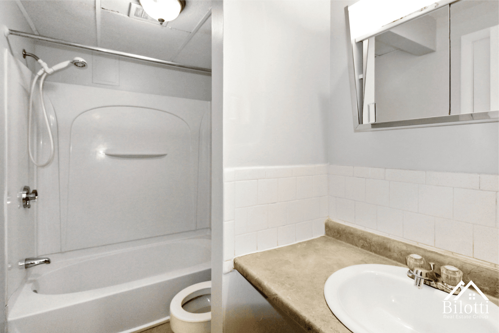 Cranston Apartment: 941 Dyer Avenue