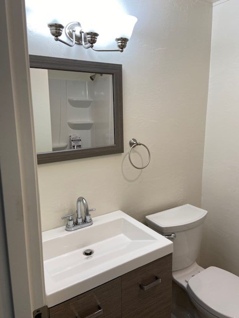 Eureka Apartment: 4041 & 4043 Williams St Unit #1-9