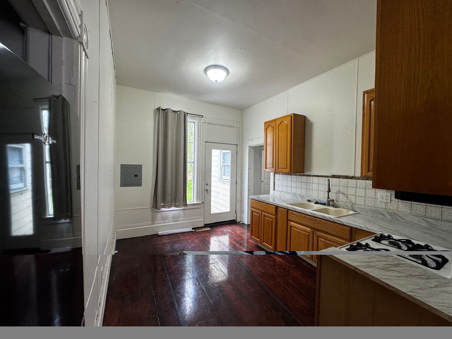 Fortuna Apartment: 910 8th ST