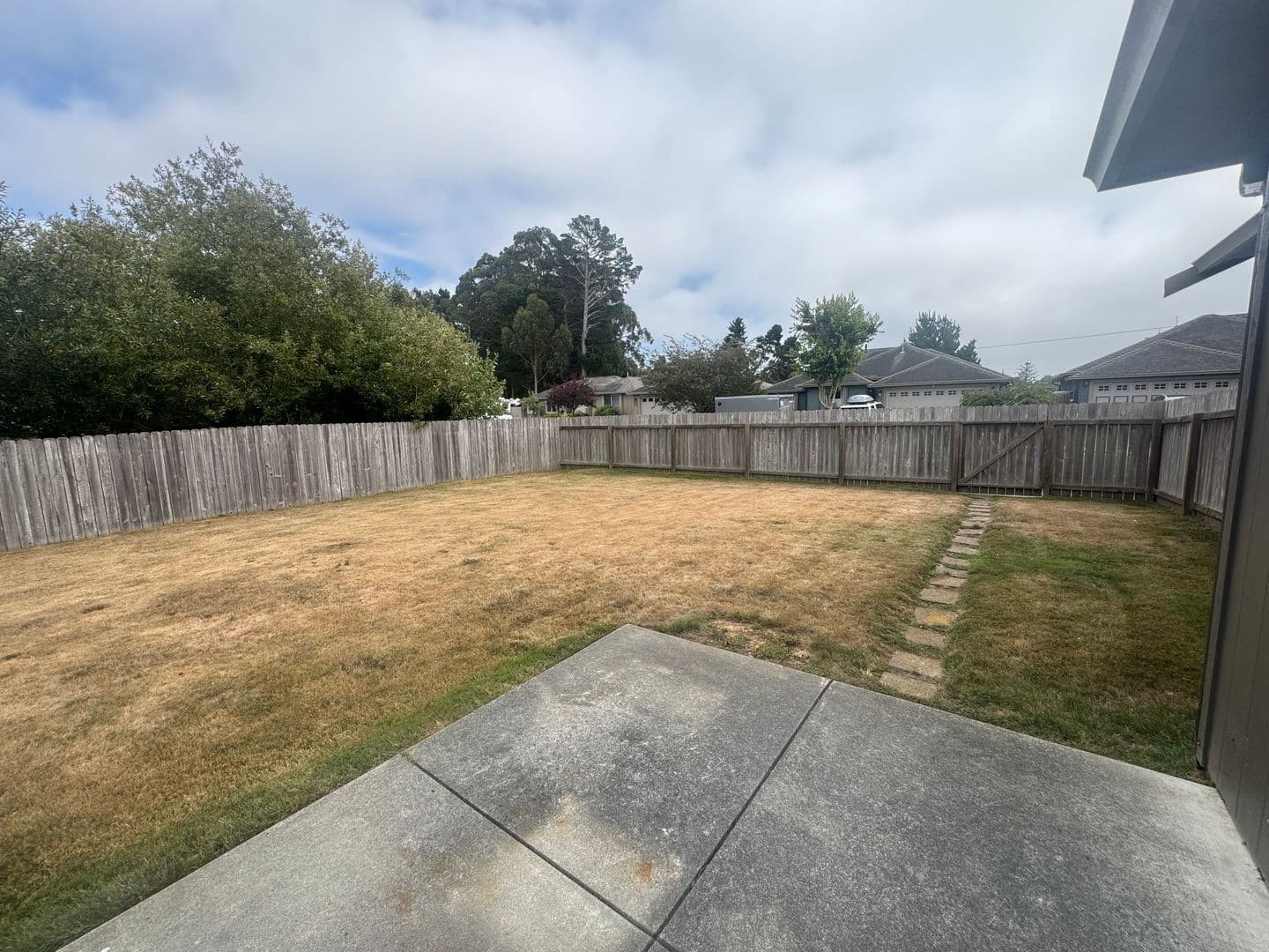 Loleta House: 7 Shadowbrook ST