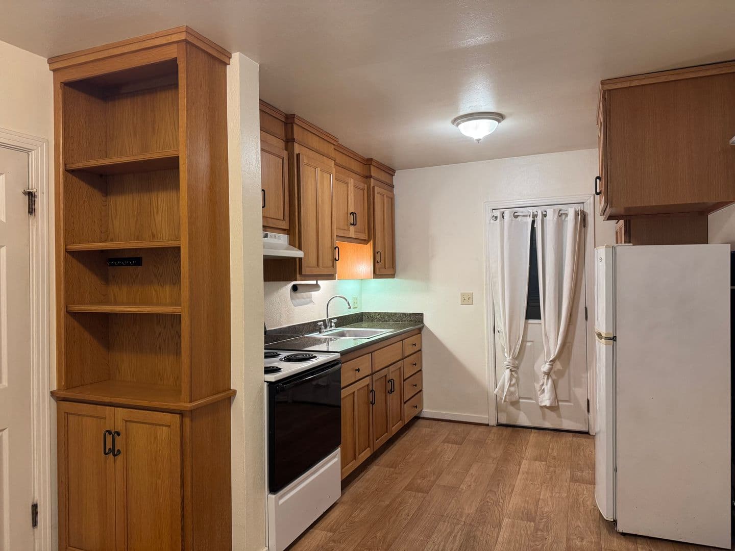 Arcata Apartment: 560 G ST