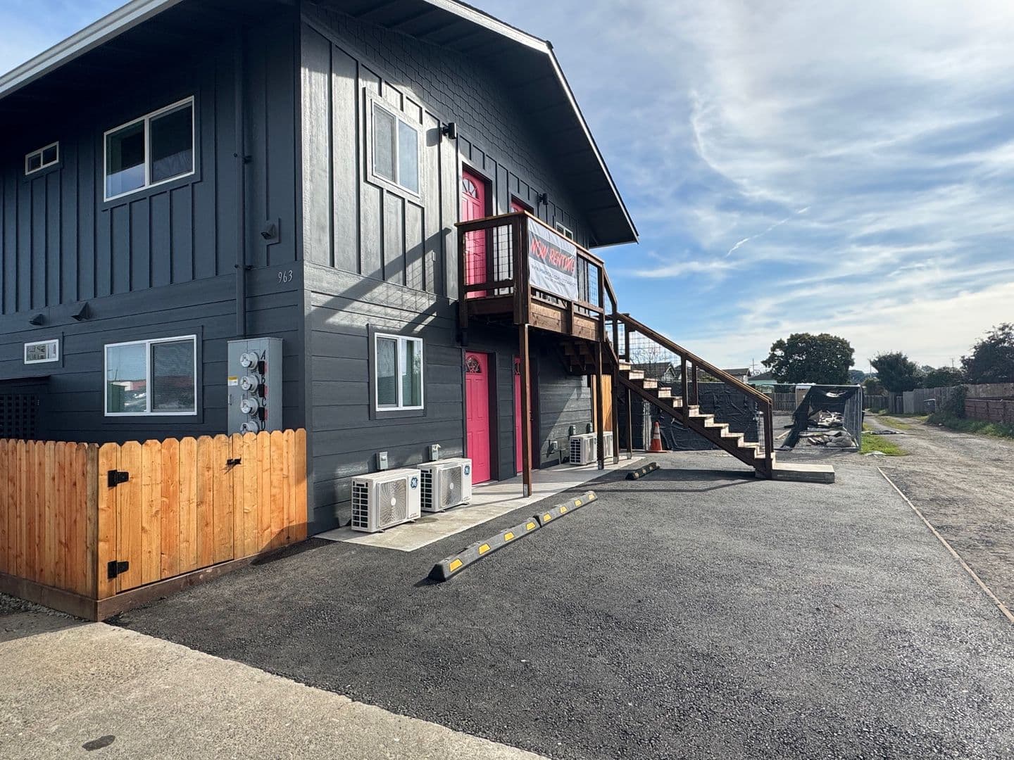 Eureka Apartment: 965 W Harris ST