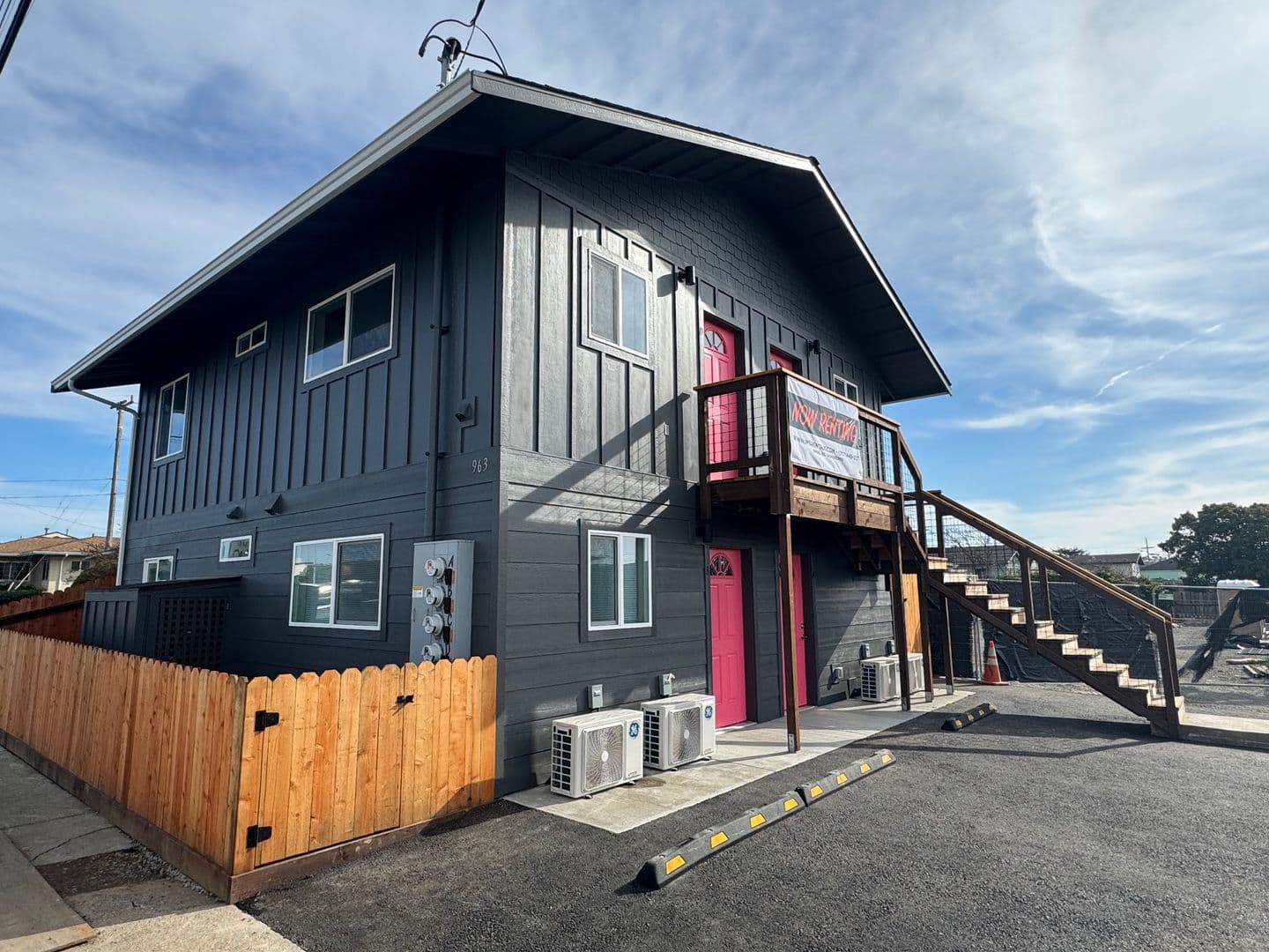 Eureka Apartment: 965 W Harris ST