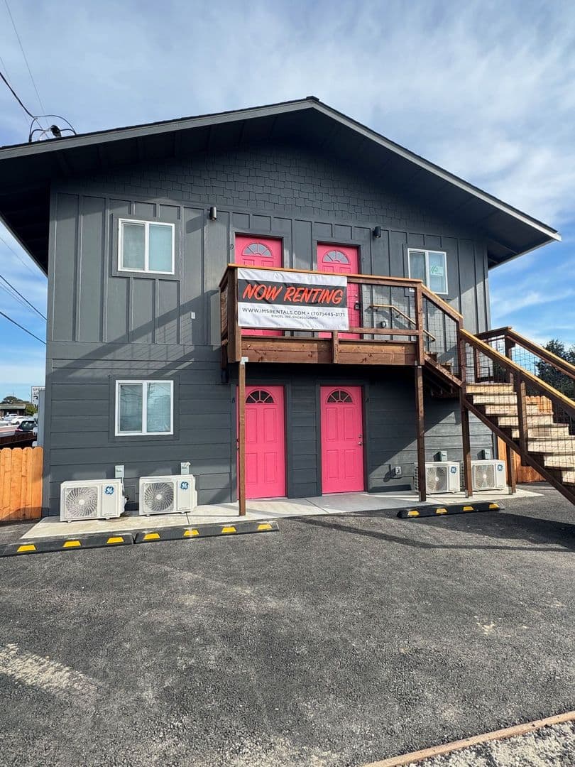 Eureka Apartment: 965 W Harris ST