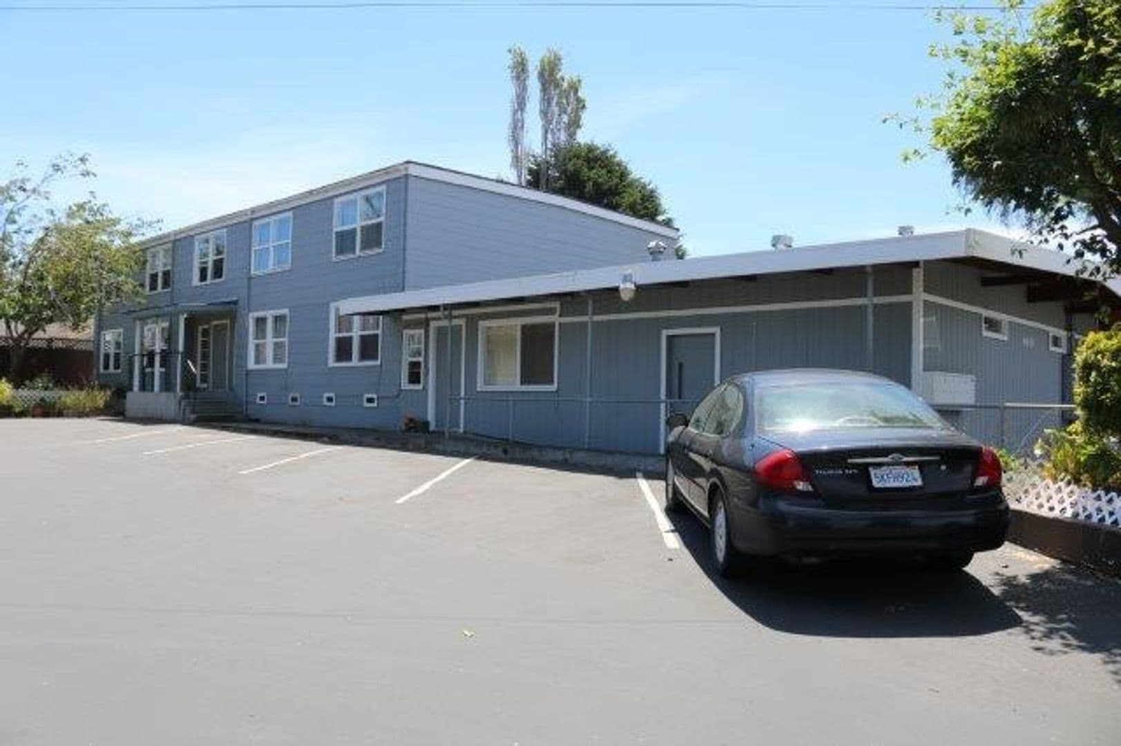 Eureka Apartment: 4041 & 4043 Williams St Unit #1-9