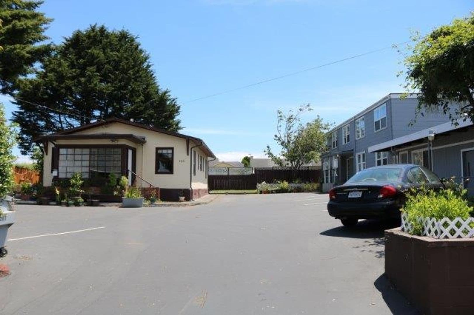 Eureka Apartment: 4041 & 4043 Williams St Unit #1-9