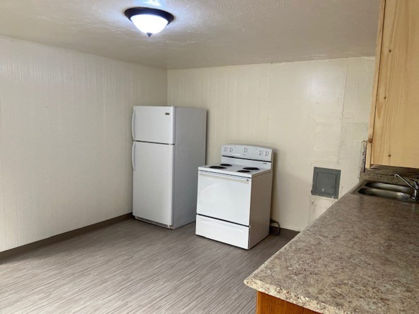 Eureka Apartment: 4041 & 4043 Williams St Unit #1-9