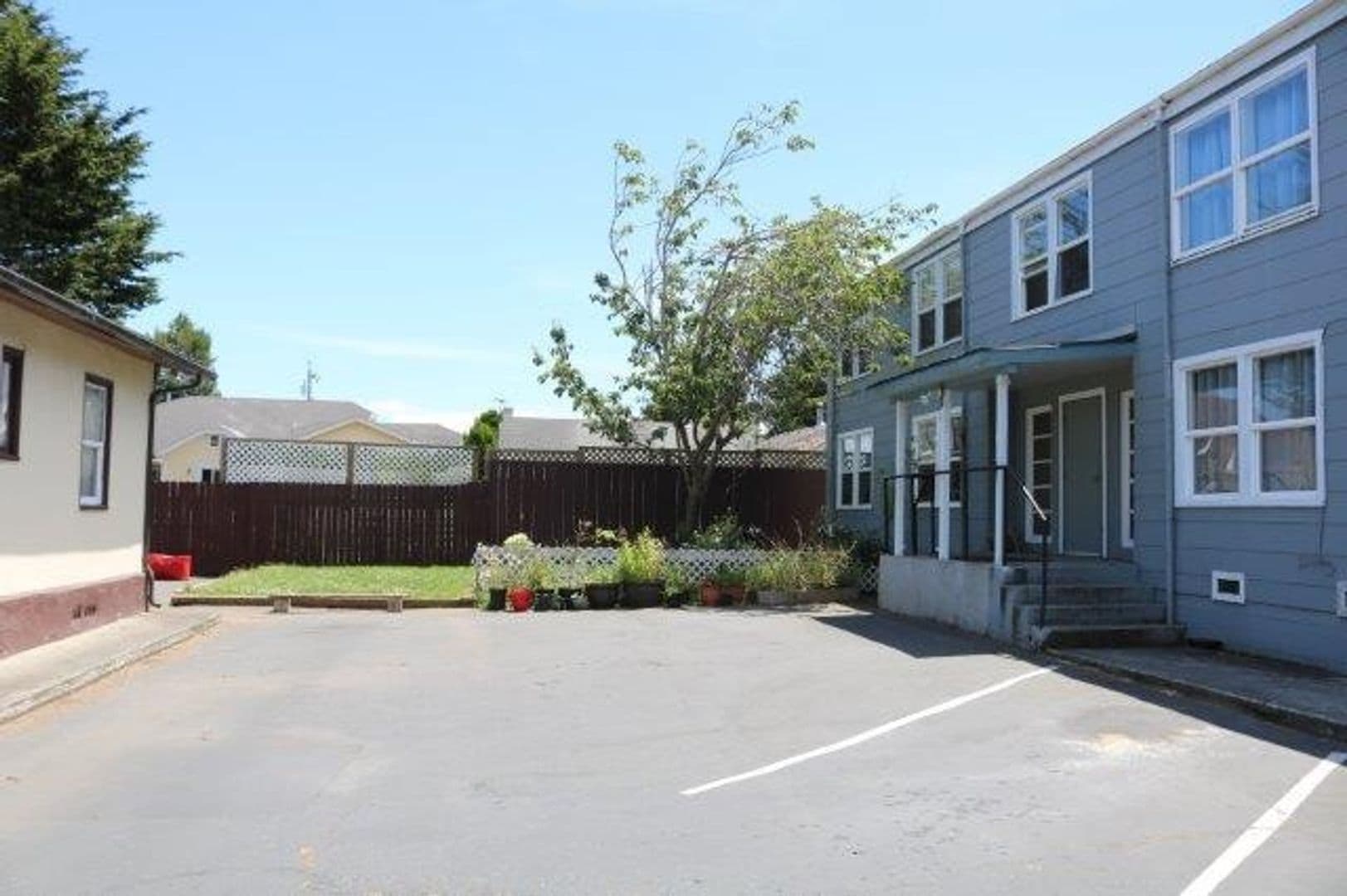 Eureka Apartment: 4041 & 4043 Williams St Unit #1-9