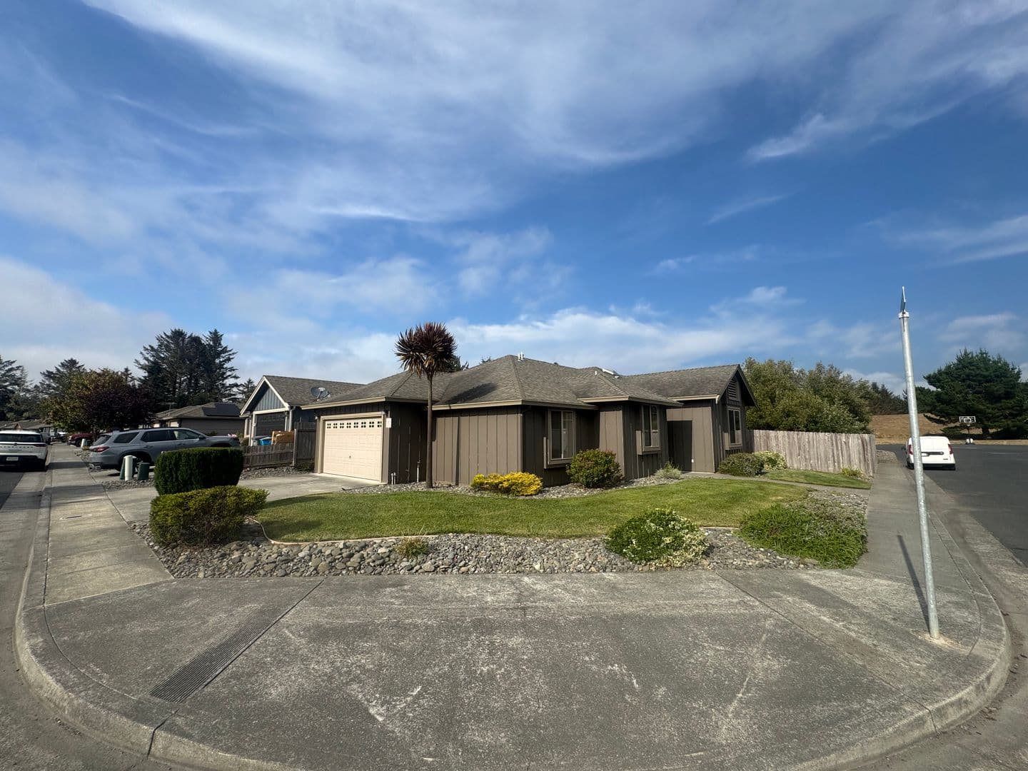 Loleta House: 7 Shadowbrook ST
