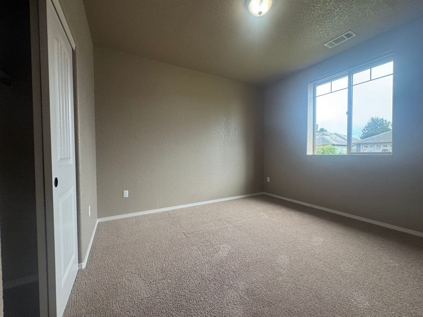 Loleta House: 7 Shadowbrook ST