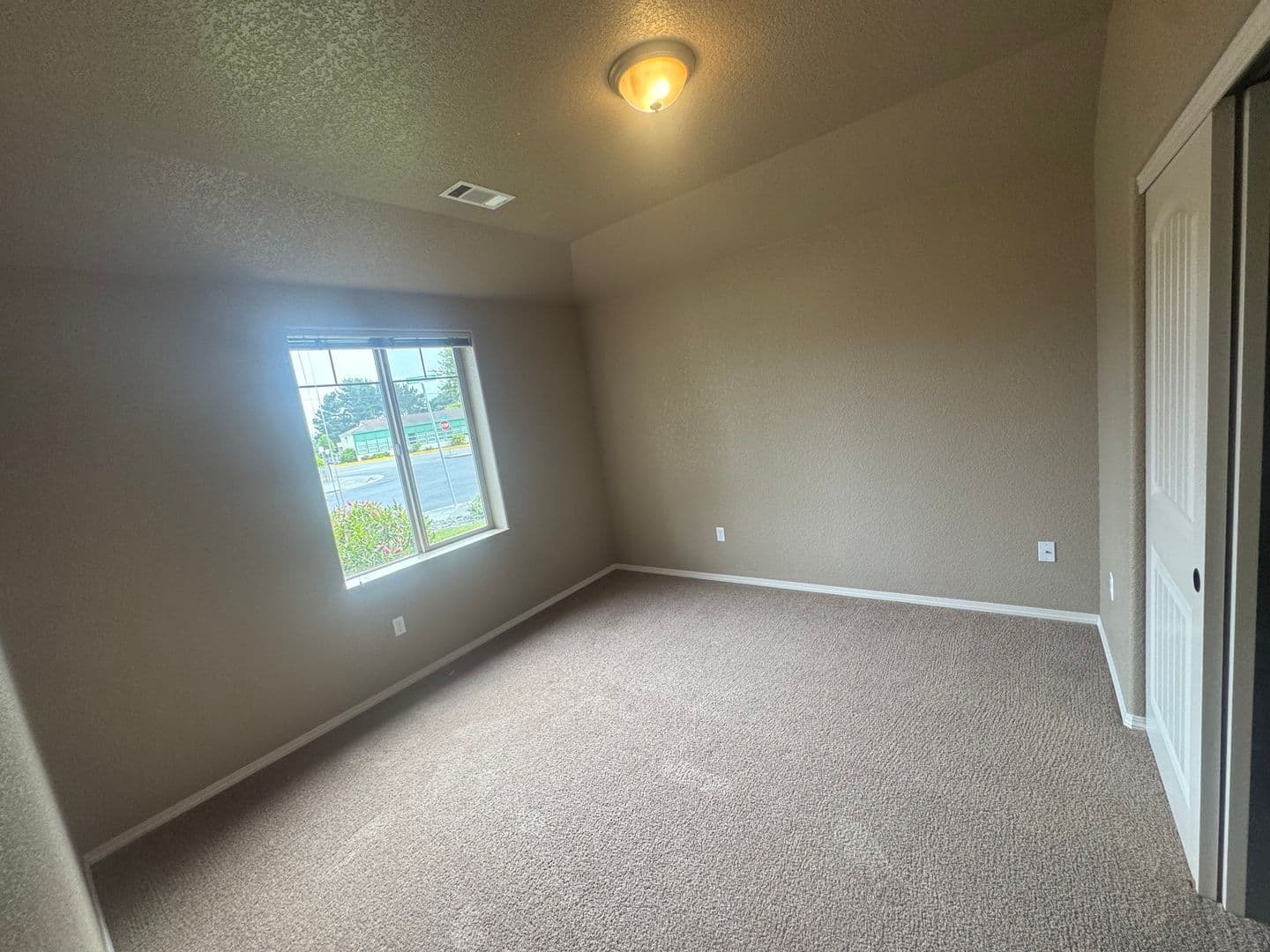 Loleta House: 7 Shadowbrook ST
