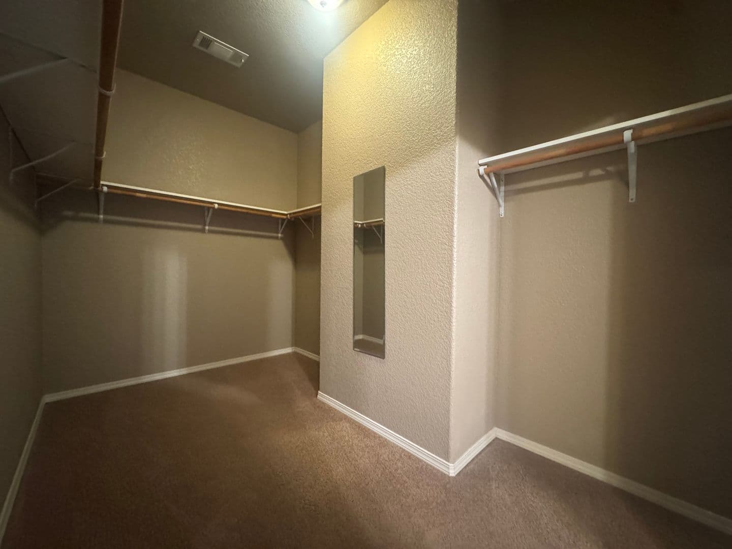 Loleta House: 7 Shadowbrook ST