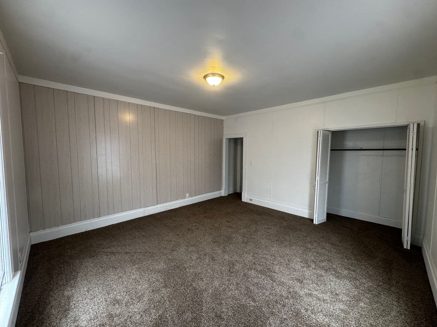 Fortuna Apartment: 910 8th ST