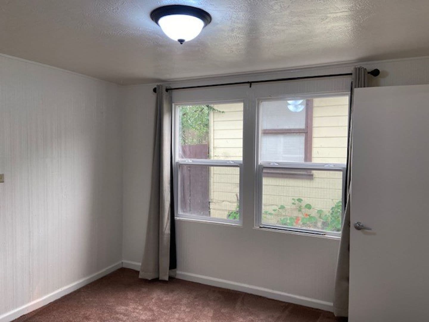 Eureka Apartment: 4041 & 4043 Williams St Unit #1-9