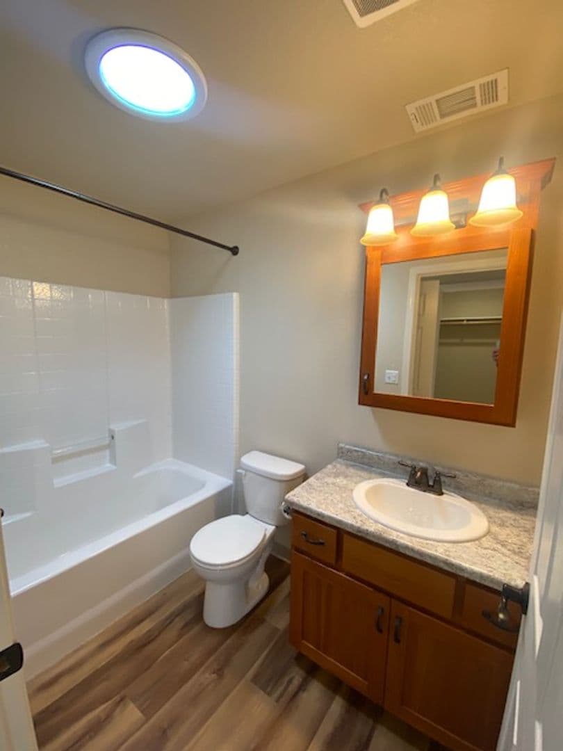 McKinleyville Apartment: 1956 Sagewood Way